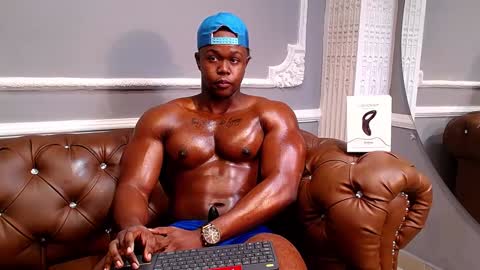 Snapshot of adonisknigh chatting on December 11, 8:39 pm Adonis Knight online show from December 11, 8:39 pm