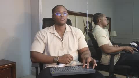 Snapshot of adonisknigh chatting on December 27, 9:11 pm Adonis Knight online show from December 27, 9:11 pm