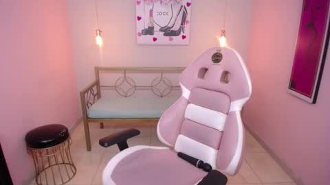 Adri  online show from February 25, 1:15 pm