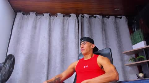 Snapshot of adrian_rae chatting on January 21, 6:34 pm online show from January 21, 6:34 pm