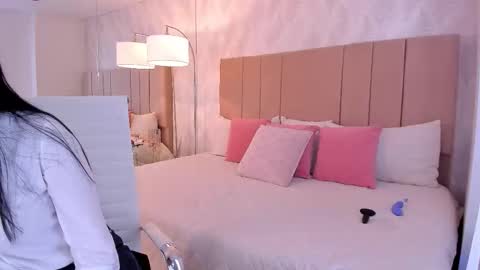 adrianaaaa111 online show from November 23, 11:52 am