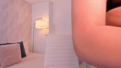 adrianaaaa111 online show from September 17, 12:08 pm