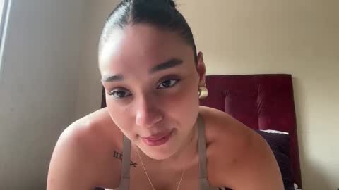 Snapshot of adriannarodriguez chatting on February 28, 5:26 pm Adrianna  online show from February 28, 5:26 pm