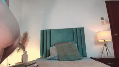 Snapshot of aelinduvalier chatting on September 16, 6:33 pm aelinduvalier online show from September 16, 6:33 pm