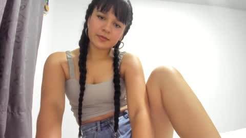 Pau  online show from May 31, 2:10 am