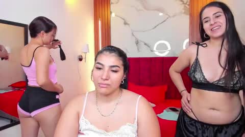 Snapshot of afroditaandsoffi chatting on February 28, 6:31 pm Afrodita Chery y Hermione online show from February 28, 6:31 pm