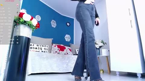 Amalia online show from April 1, 1:41 pm