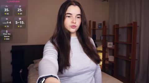 Lana  1800 - 0330 UTC   Mia 0700- 1630 UTC online show from October 19, 6:18 am