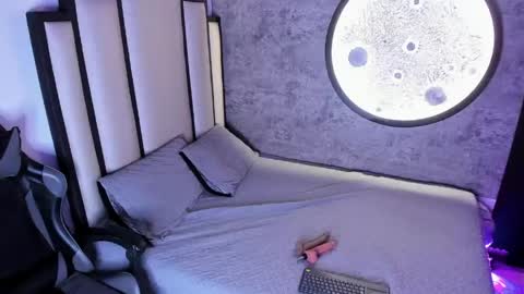 agatha_collins1 online show from April 15, 5:00 am