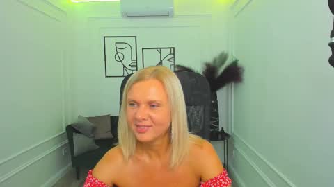 Snapshot of agathaklouin chatting on September 25, 8:05 pm Agatha online show from September 25, 8:05 pm