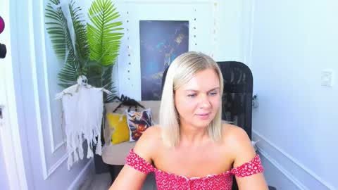 Snapshot of agathaklouin chatting on October 19, 7:40 pm Agatha online show from October 19, 7:40 pm