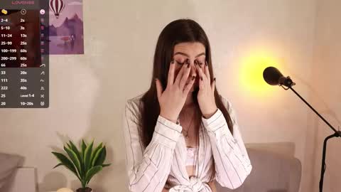 Call me Melissa online show from November 25, 7:18 am