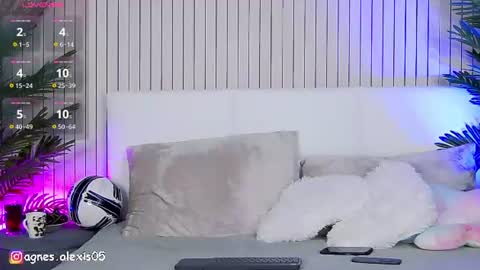 agnesalexis online show from July 1, 11:08 am