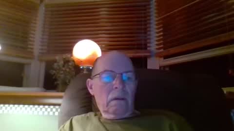 aguynrkfrd online show from October 6, 9:27 am