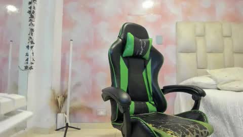 karoline  online show from March 6, 12:09 am