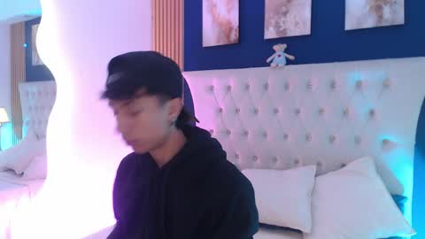 Aiden online show from April 3, 12:45 pm