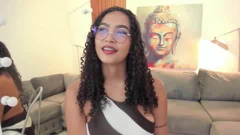 Snapshot of ailann_ chatting on October 2, 8:18 pm Alisson online show from October 2, 8:18 pm