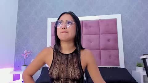 Ailen online show from November 4, 1:45 pm