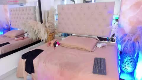 Snapshot of ainaah_ chatting on February 22, 2:30 pm Ainaah online show from February 22, 2:30 pm