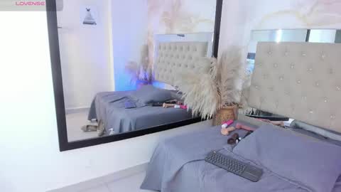 Snapshot of ainaah_ chatting on February 17, 2:38 pm Ainaah online show from February 17, 2:38 pm