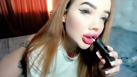 Snapshot of aira_vi chatting on February 5, 3:02 am Aira online show from February 5, 3:02 am