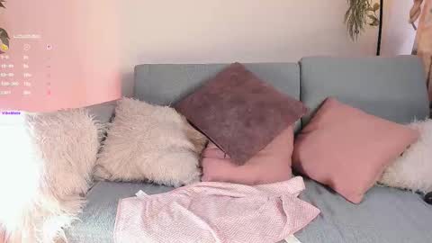 Aisha online show from March 4, 1:30 pm