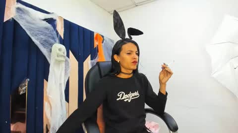 aisha_hotts777 online show from November 2, 3:39 am