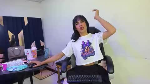 aisha_hotts777 online show from April 11, 9:24 am