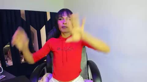 aisha_hotts777 online show from April 12, 9:35 am