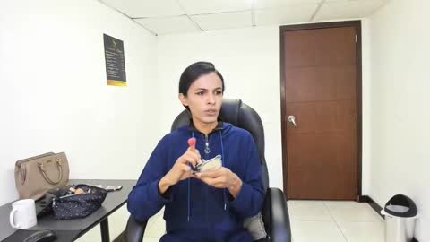 aisha_hotts777 online show from March 30, 3:50 am