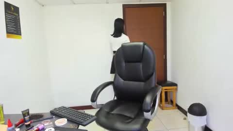 aisha_hotts777 online show from March 13, 2:26 am