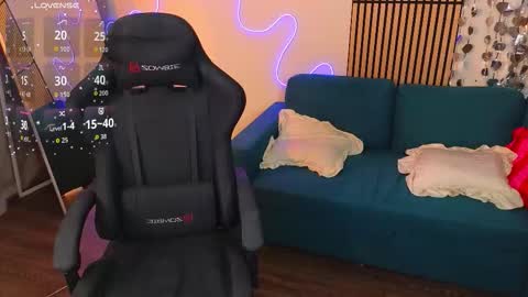 Aisha online show from February 18, 3:34 pm