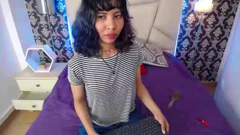 A K A N E  U W U online show from February 28, 1:05 am