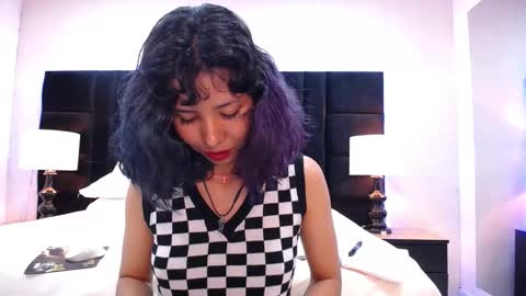 A K A N E  U W U online show from February 16, 4:53 pm