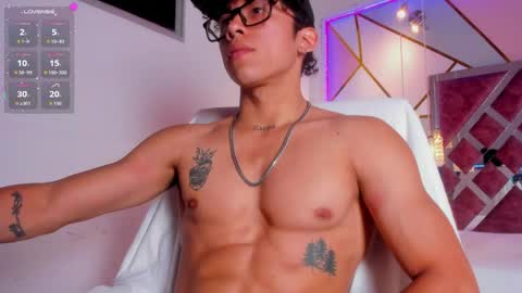 akazaboy online show from May 13, 5:28 am