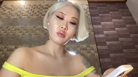 Akemi online show from February 20, 6:35 pm