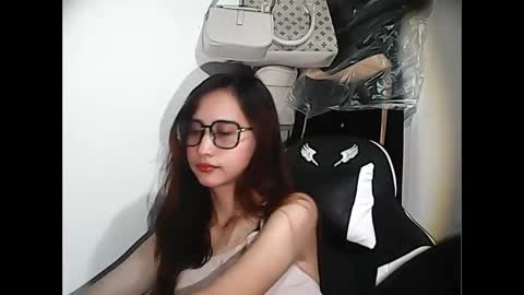 akira_z101 online show from December 26, 11:43 am