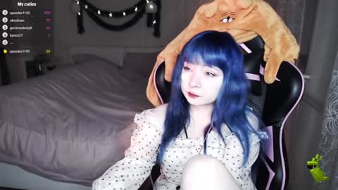 akirahartyx online show from December 12, 2:33 pm