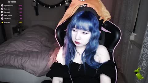 akirahartyx online show from December 20, 2:26 pm