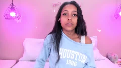 Snapshot of alahia_betancur chatting on March 6, 12:30 pm Alahia online show from March 6, 12:30 pm