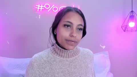 Snapshot of alahia_betancur chatting on March 7, 11:40 am Alahia online show from March 7, 11:40 am
