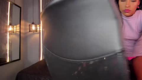 Snapshot of alahia_betancur chatting on October 9, 3:39 pm Alahia online show from October 9, 3:39 pm