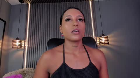 Snapshot of alahia_betancur chatting on September 22, 3:16 pm Alahia online show from September 22, 3:16 pm