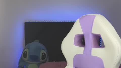 Snapshot of alahia_demon chatting on February 19, 5:16 am alahia online show from February 19, 5:16 am