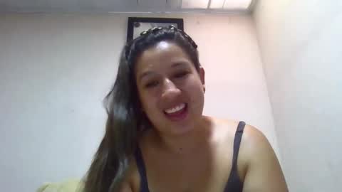 Snapshot of alahia_fox chatting on February 24, 6:58 pm alahia online show from February 24, 6:58 pm
