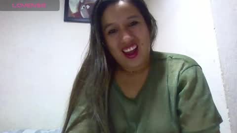 Snapshot of alahia_fox chatting on February 13, 1:19 am alahia online show from February 13, 1:19 am