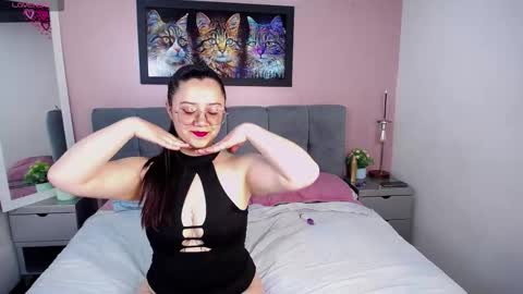 Alaiia    online show from December 4, 2:33 am