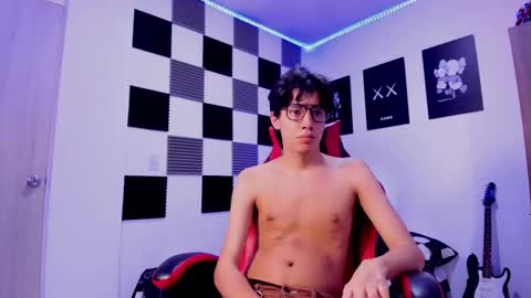 Snapshot of alan_boy01 chatting on October 19, 2:44 pm Alan Boy online show from October 19, 2:44 pm