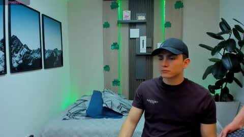 Alan  Kevin can we reach 100 thumbs up please guys  online show from March 16, 7:07 pm