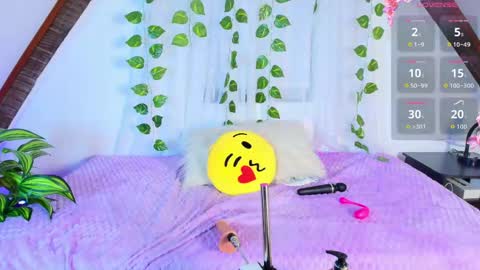 Alana Gmez  online show from May 9, 8:48 pm